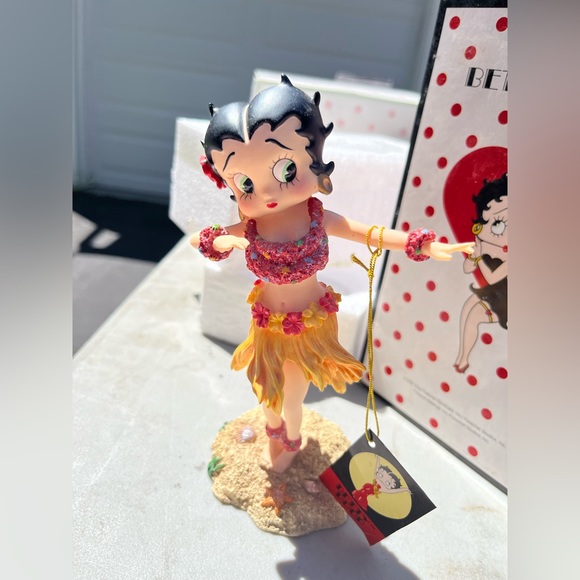 Betty Boop Hula Girl Figurine - Picture 1 of 2